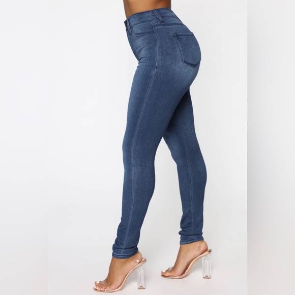 Eva Super Soft Curvy
Skinny Jean - Medium
Wash
Size: 9 - Picture 2 of 7